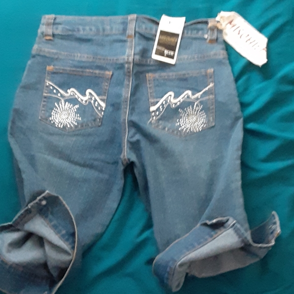 Size small short like new Condition - Picture 4 of 4